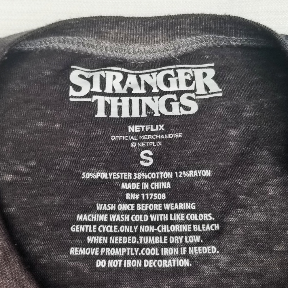 ‼SOLD‼ Lot of 2 Stranger Things Shirts Netflix - Picture 8 of 8